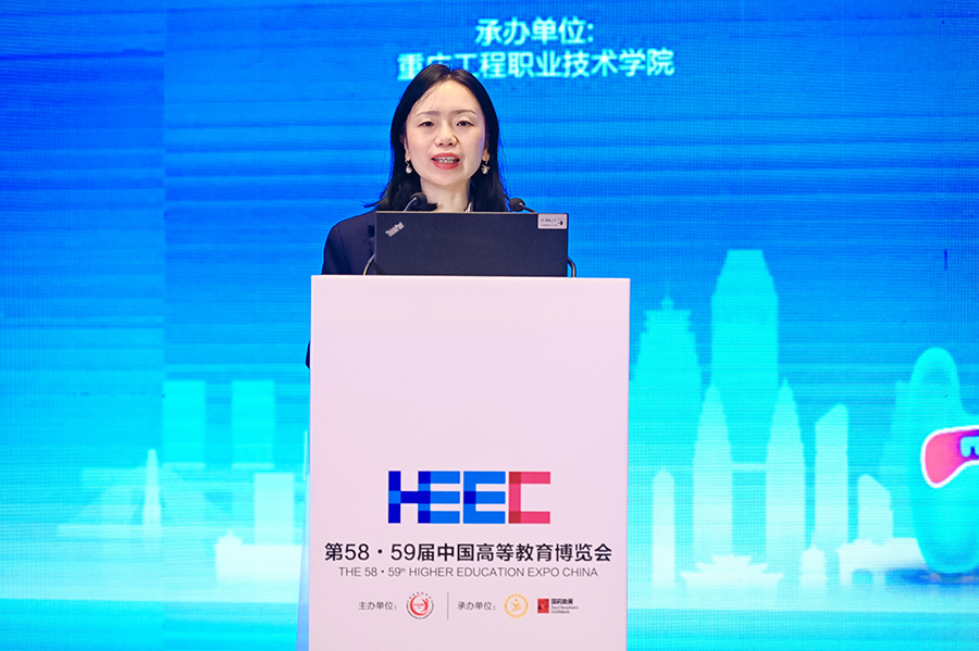 重庆市教育委员会职业教育与成人教育处处长吴岚致辞.jpg