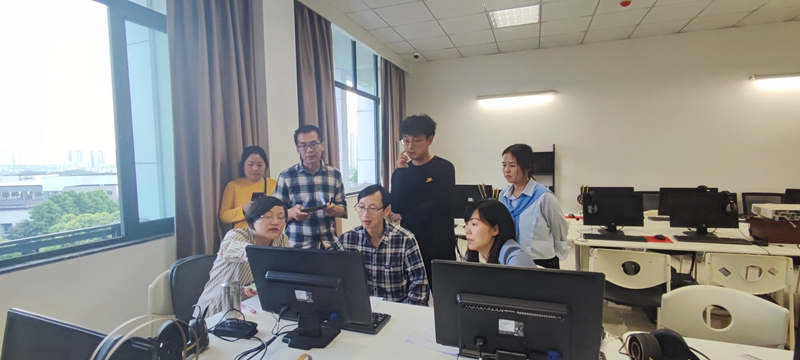邱家洪教授讲解思政课实践教学平台建设.jpg