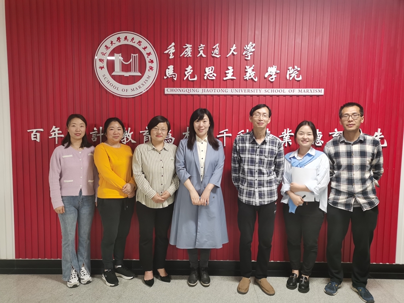 参加调研学习人员与邱家洪教授合影.jpg