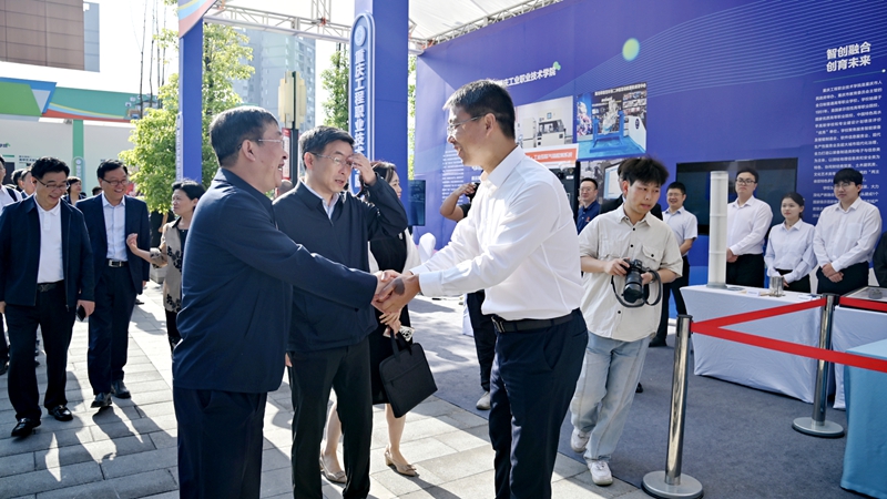 李智_副本.jpg