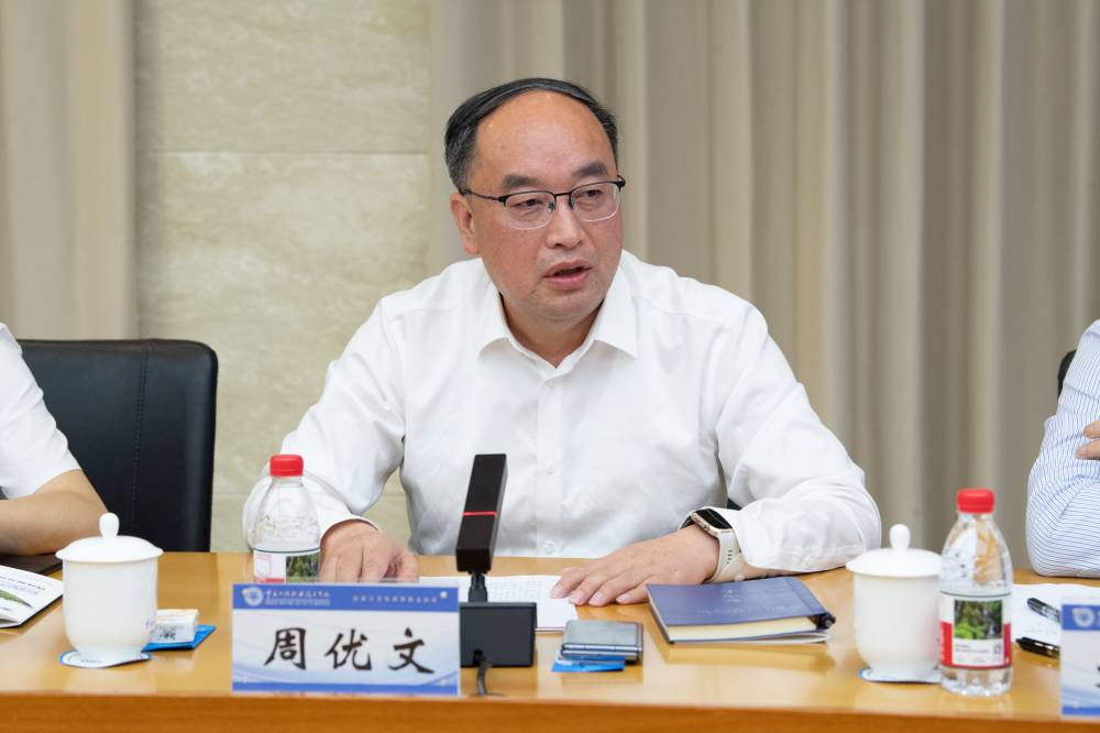 周校长.jpg