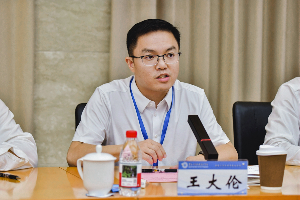 王大伦讲话.jpg